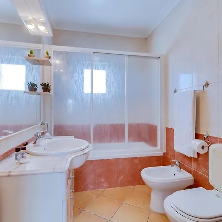 Al - Colina Holidays *