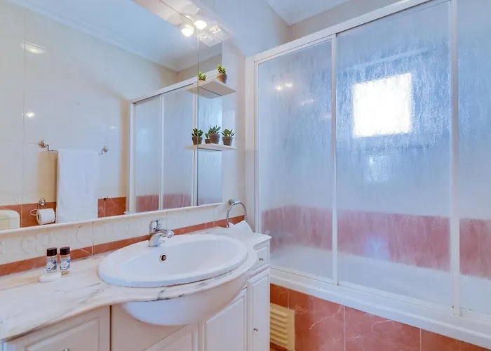 Al - Colina Holidays Lägenhet *